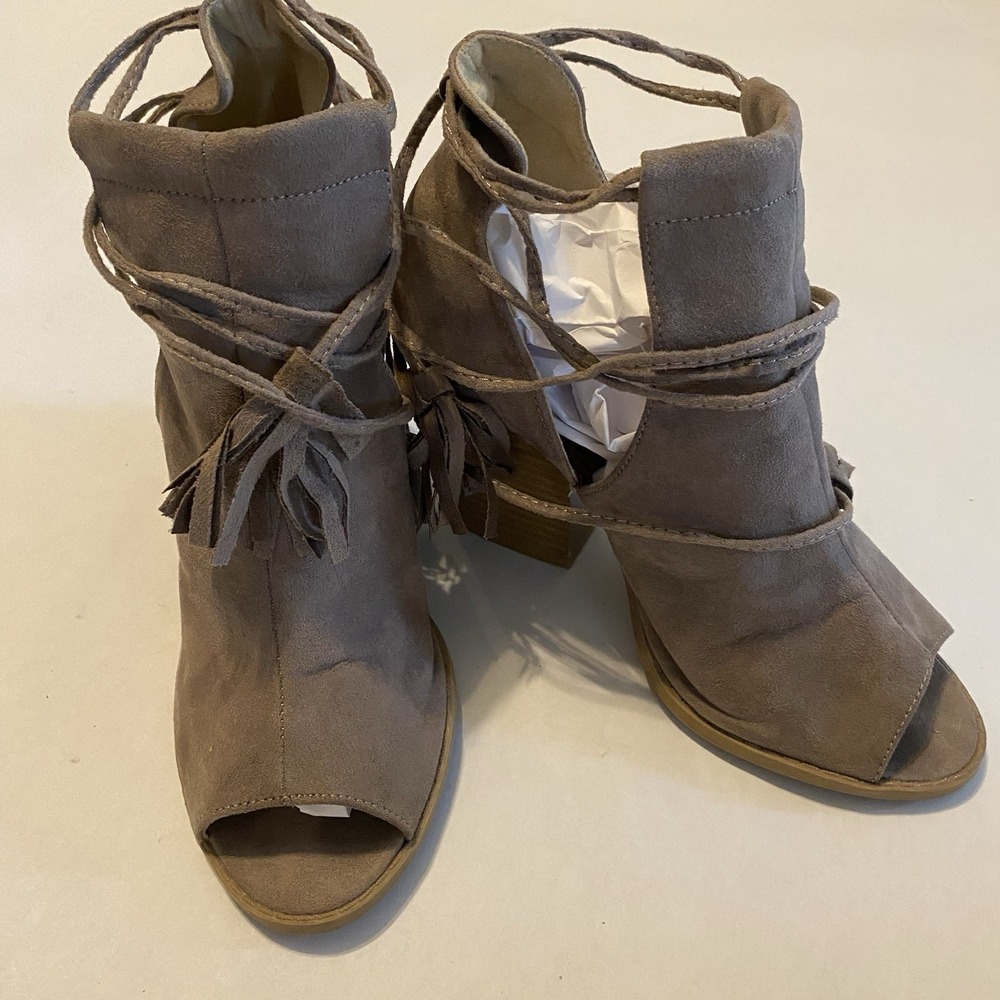 Tan Suede Nordstrom Qupid Lace Up Block Heel Sandals Size 6 Low Wear Tassel Boho